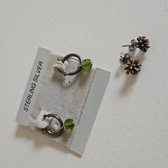 Two pairs of earrings - Picture 1 of 3